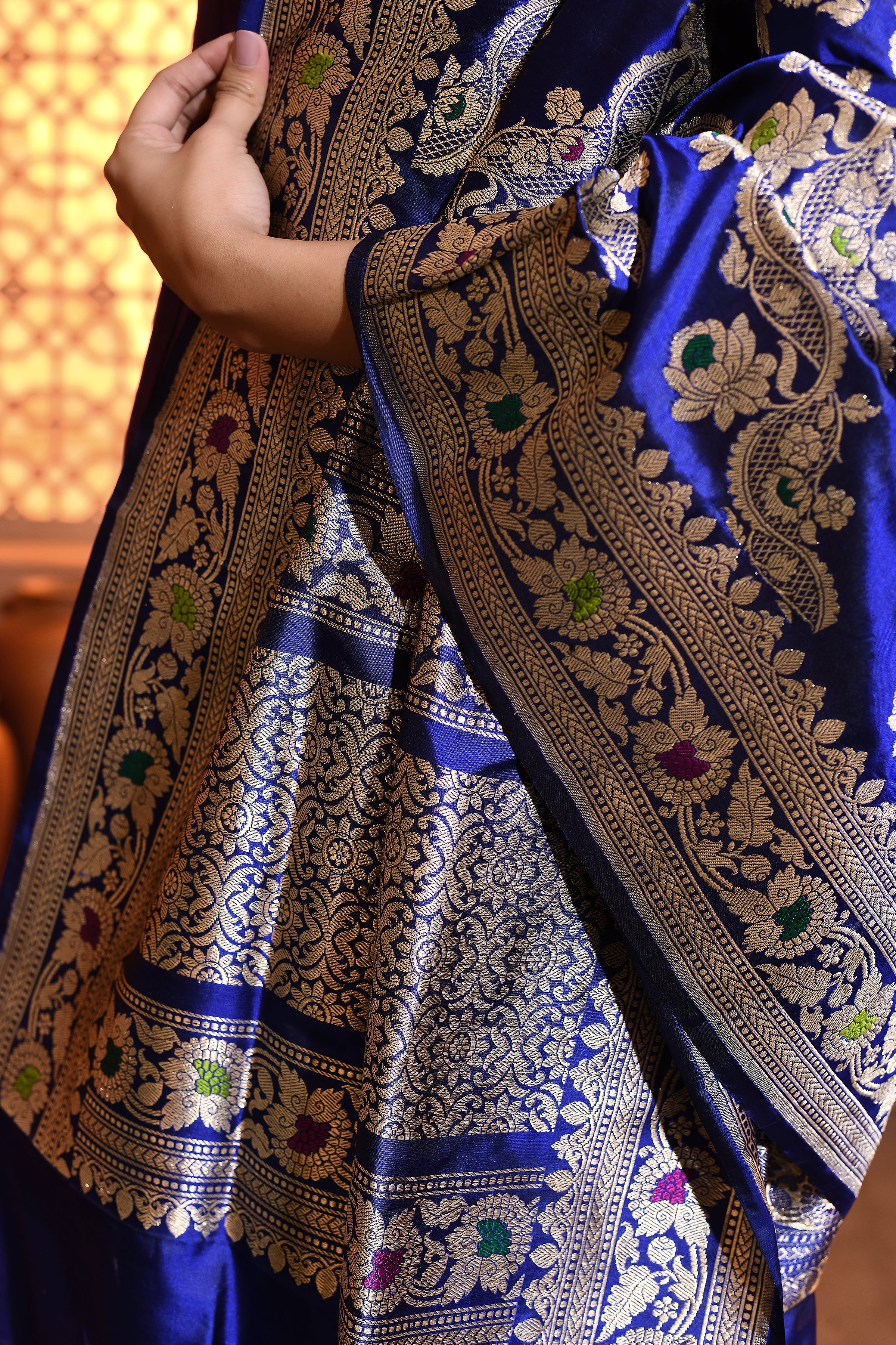 Royal Blue Kadhua Handwoven Floral Banarsi Silk Duppatta