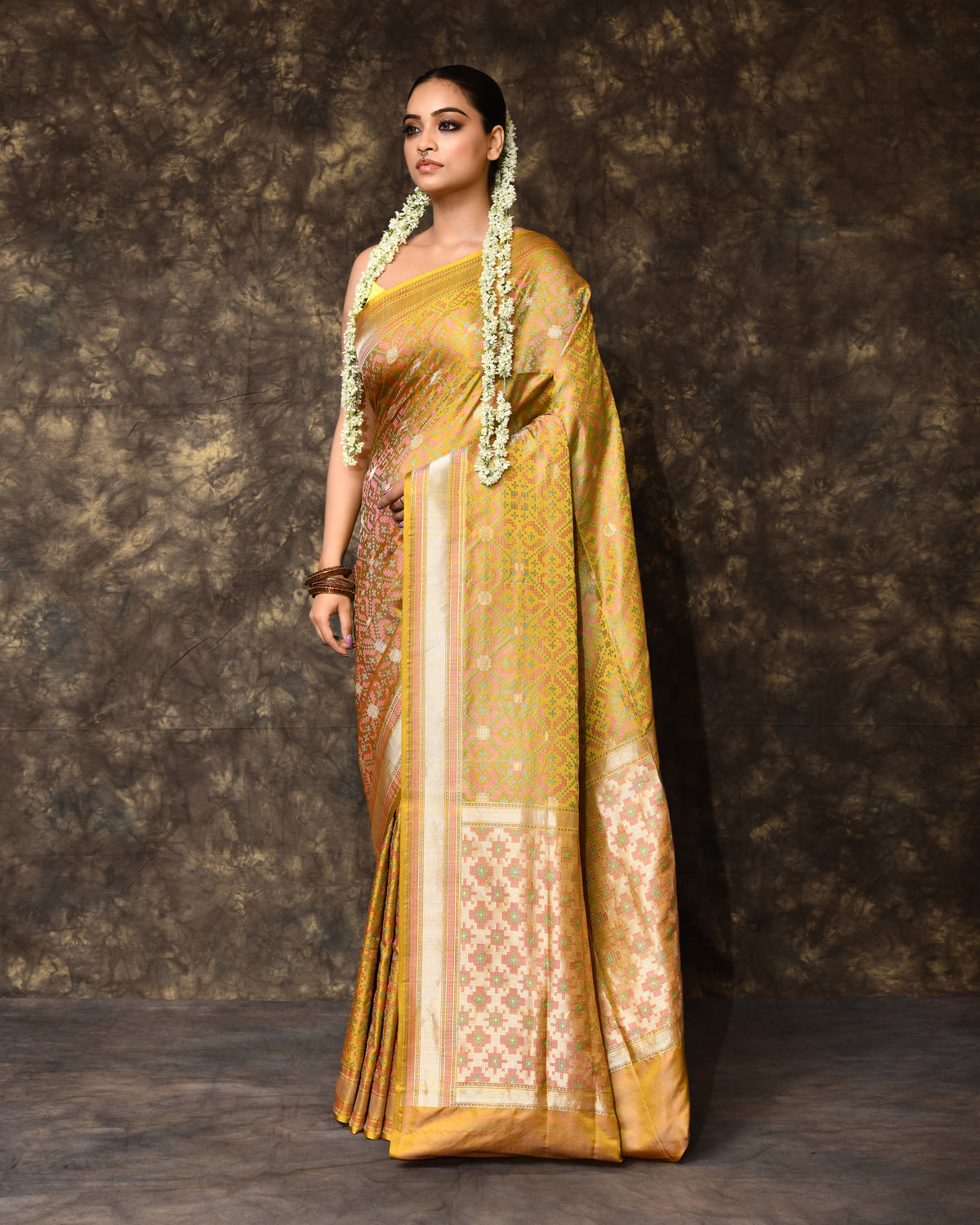 Tanchoi Green MultiColoured Saree
